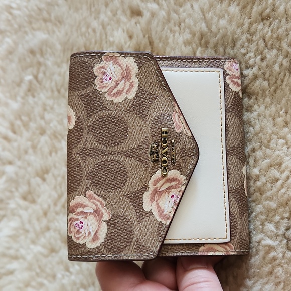 Beautiful Coach Signature with Floral Design Tri-fold Wallet 🧡🌸🤎 - Picture 10 of 12